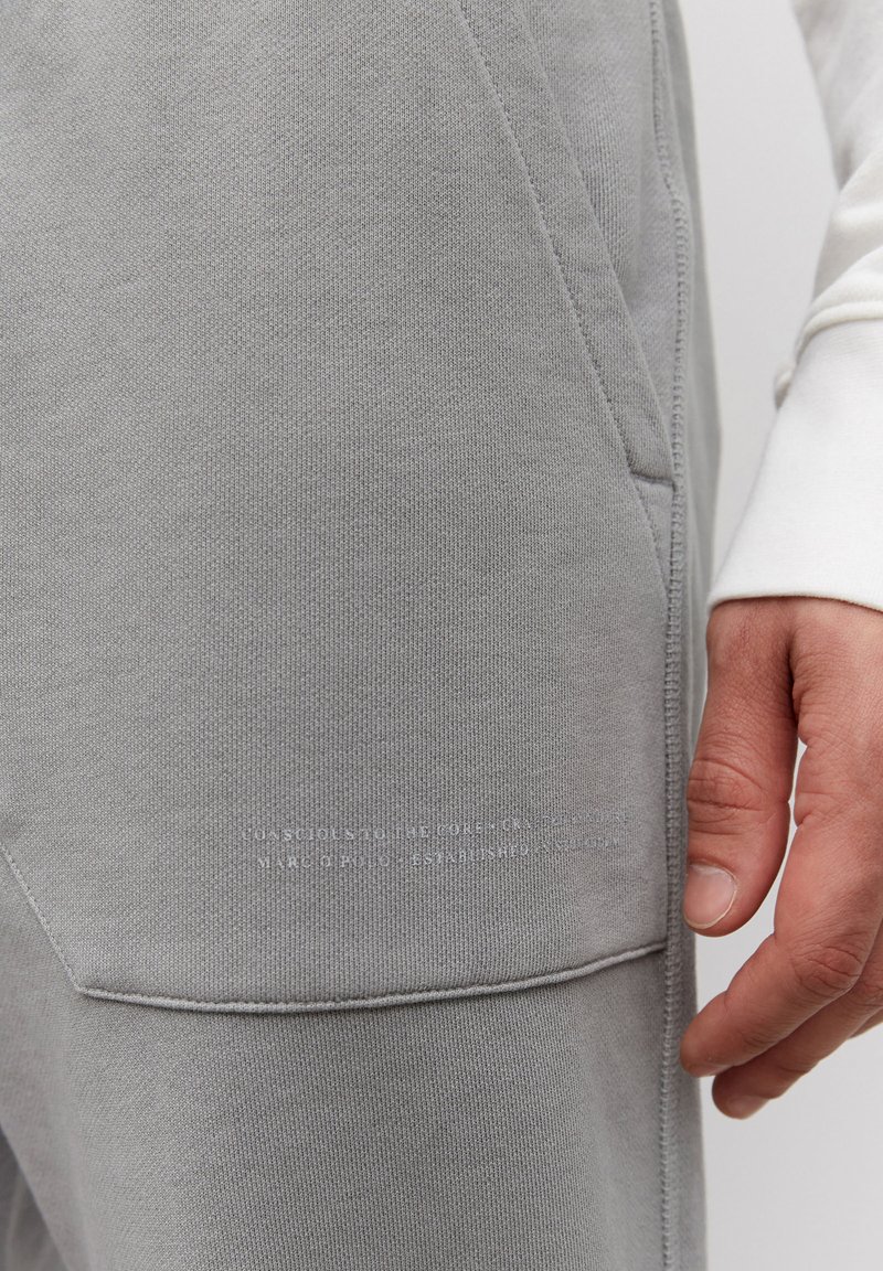 Herren Trainingsanzüge | Marc O'Polo Jogginghose october mist/stein - OZ78216 Herren Trainingsanzüge | Marc O'Polo Jogginghose october mist/stein - OZ78216