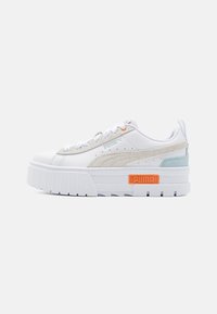 Unselected, white/maple syrup