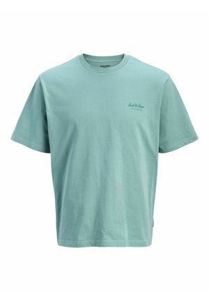 Majica od pamuka mente zelene boje s okruglim izrezom, kratkim rukavima i malim tamnozelenim logom na prsima. Glatka tekstura.