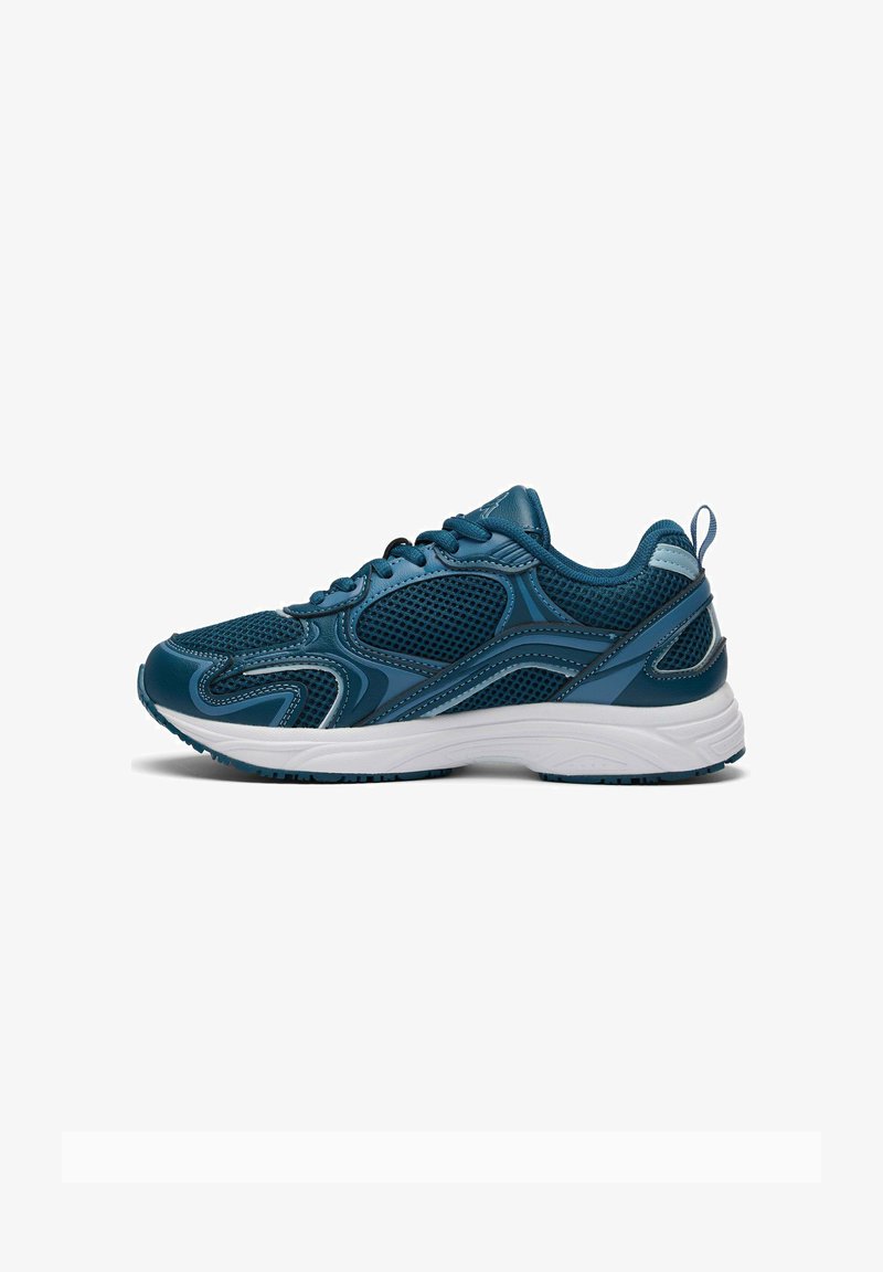 Scarpa da corsa da uomo in verde scuro. Presenta una tomaia in mesh, dettagli lisci e una suola bianca imbottita. Inclusi lacci e maniglia per il tallone.