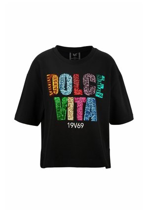 Czarny t-shirt z krótkim rękawem z kolorowym, cekinowym napisem „DOLCE VITA” oraz białym nadrukiem „19V69” poniżej na przodzie.