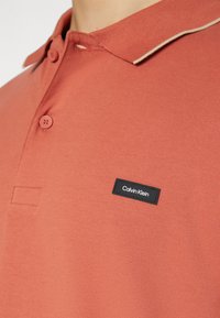 Calvin Klein STRETCH TIPPING - Topper langermet - copper sun