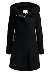 Musta takki, joka on valmistettu teksturoidusta kankaasta ja jossa on huppu, etuvetoketju ja napitus. Takissa on suora leikkaus ja sivusaumat muotoilua varten.