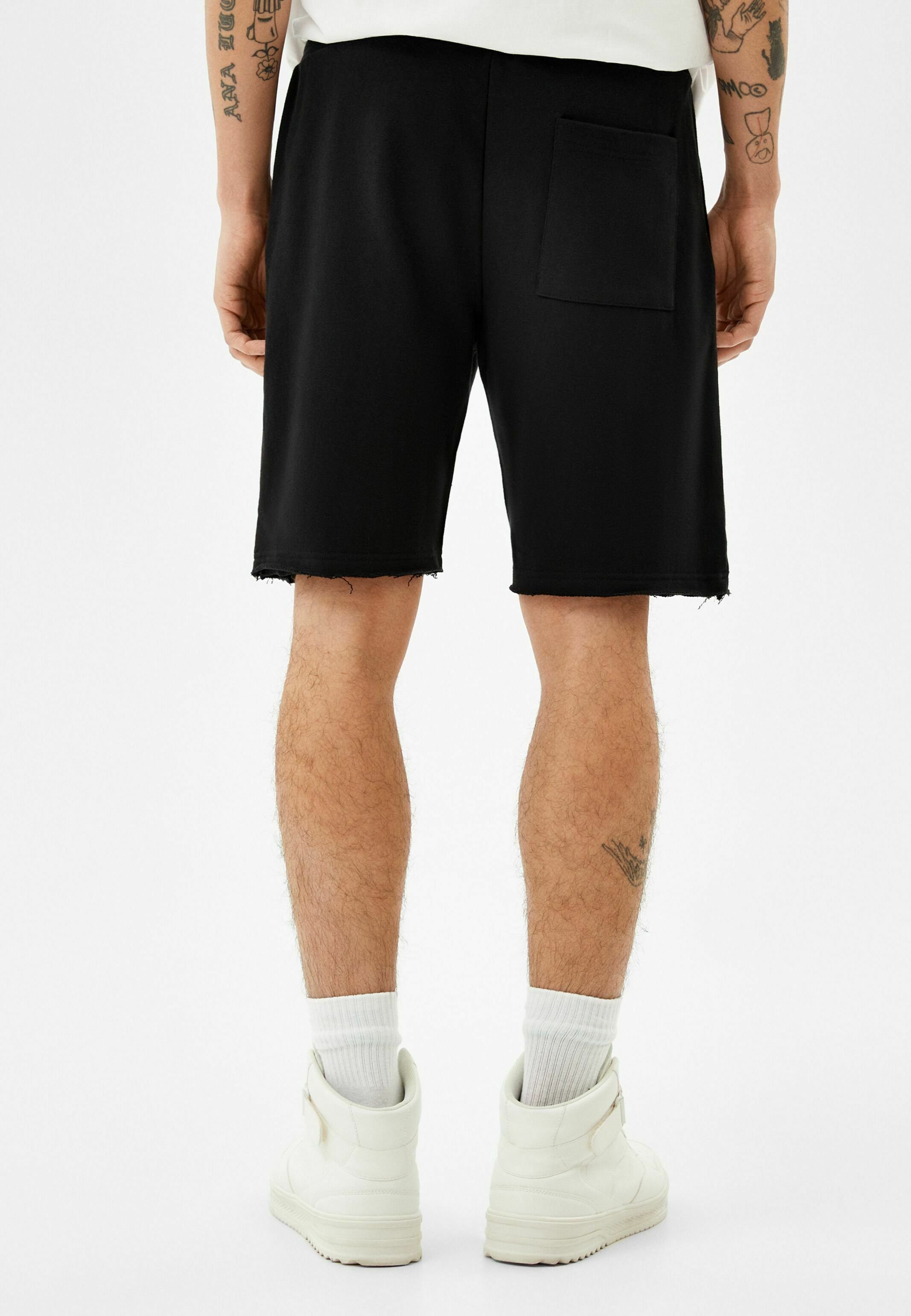 Bershka BASIC PLUSH BERMUDA - Pantaloni sportivi - black/nero - Zalando.it