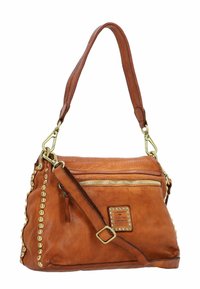 Borsa a mano in pelle marrone con finitura testurizzata, hardware dorato, borchie laterali e tasca con zip. Tracolla regolabile per opzioni di trasporto versatile.