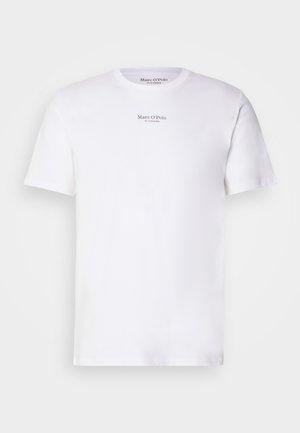 Biała, krótko rękawowa koszulka z bawełny z okrągłym dekoltem. Na piersi umieszczono czarne logo "Marc O'Polo". Gładka faktura, minimalistyczny design.