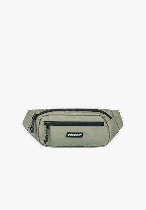 Bolso de cintura verde olivo hecho de tela duradera, con un compartimento con cremallera negra, parche con el logo y una correa ajustable para un uso seguro.