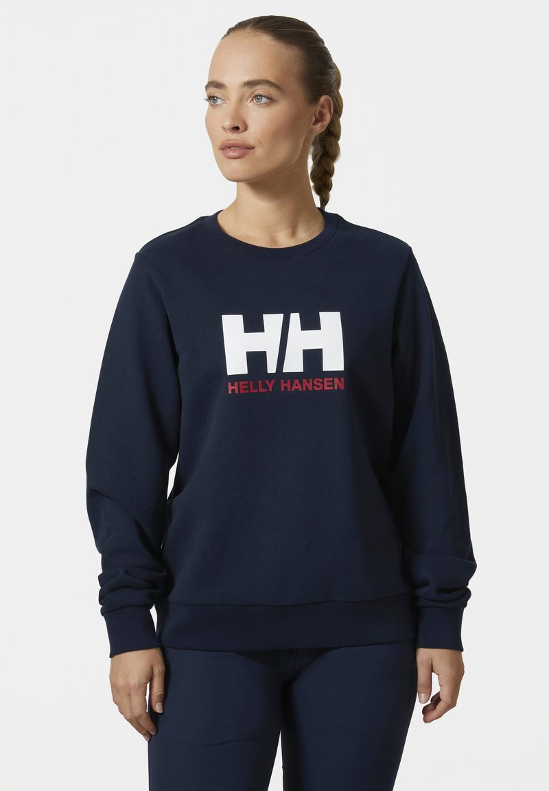 Sudadera azul marino hecha de una tela suave que presenta un gran logo blanco "HH" y el texto "HELLY HANSEN" en rojo, con puños y dobladillo acanalados.