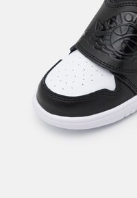 Jordan SKY JORDAN 1 - Sneakers - black/tropical twist/white