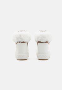 Guess ROXANA - Sneakers alte - white/beige/brown