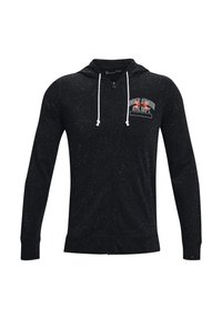 Czarna bluza z kapturem na zamek błyskawiczny o plamkowanej teksturze, z kapturem na sznurku i logo z przodu z napisem "Under Armour Athletic Dept." w kolorze czerwonym i białym.