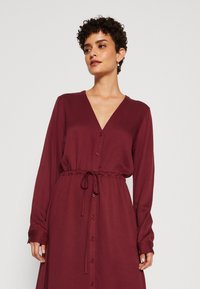 Minimum NIOLA  - Robe chemise - burgundy
