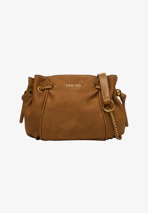 Borsa Liu Jo in pelle marrone con lati a coulisse, dettaglio catena dorata e tracolla regolabile su sfondo bianco.