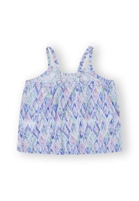 Top sin mangas ligero en azul, púrpura y verde. Presenta un patrón de diamantes y tirantes finos; diseño acampanado con detalles fruncidos.