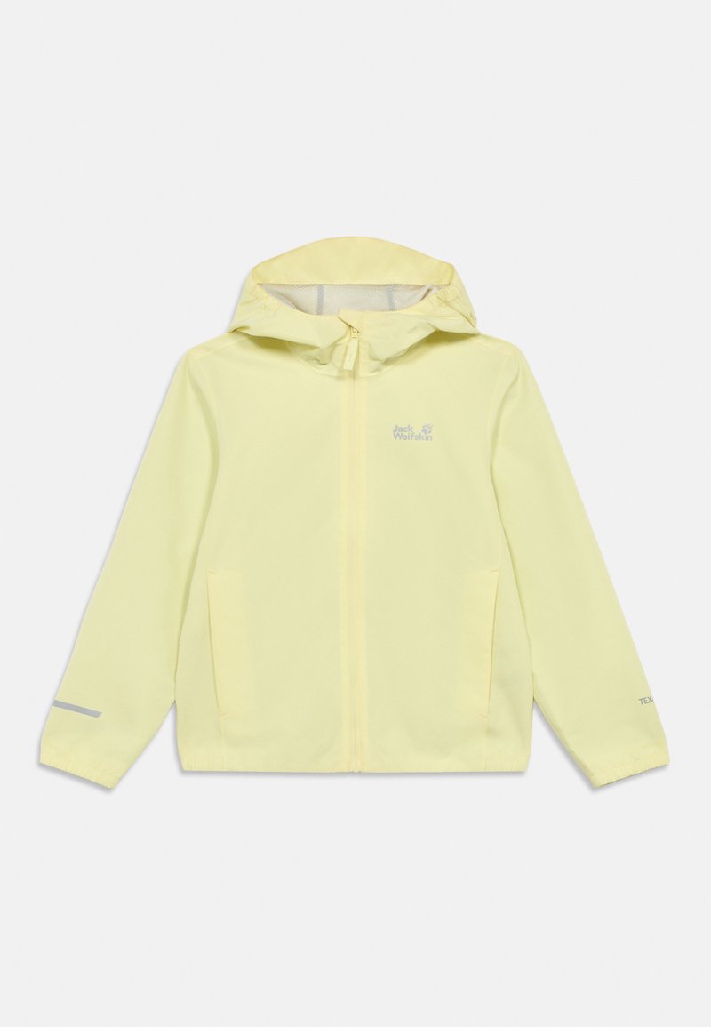 Veste imperméable jaune avec une capuche, une fermeture éclair à l'avant, deux poches et des accents réfléchissants. Fabriquée en matière lisse et légère.