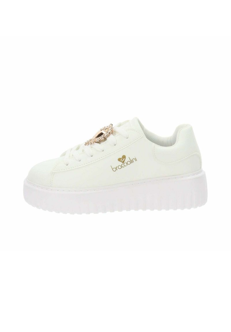 Zapatillas sintéticas blancas con una suela gruesa y texturizada de color blanco y un acento decorativo en color rosa dorado en los cordones. Logo en el lateral.