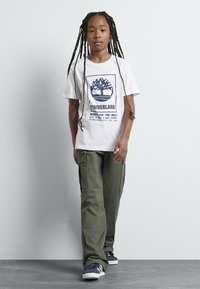 Timberland SHORT SLEEVES - Nyomott mintás póló - blanc