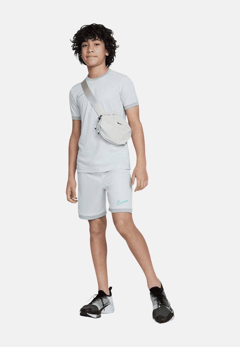 Nike Performance Pantalón corto de deporte - graugrau