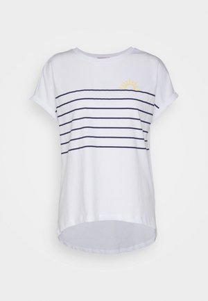 Bílý bavlněný tričko s námořnickými horizontálními pruhy a žlutým slunečnicovým grafickým motivem na levém rameni. Kulatý výstřih, krátké rukávy a zakřivený lem.