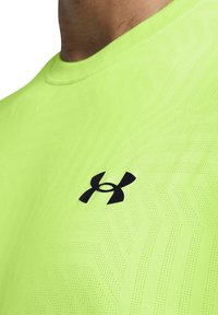 Under Armour TECH VENT GEOTESSA - Sportiniai marškinėliai trumpomis rankovėmis - morph green