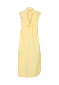 Abito midi giallo senza maniche con collo e un'apertura a goccia gatherata sul retro legata con un fiocco.