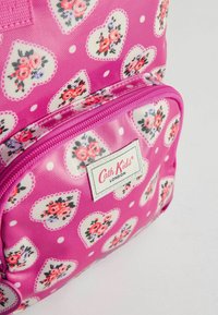Cath Kidston MEDIUM HEARTS - Iskolatáska - pink
