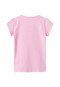 Korte mouw t-shirt in lichtroze katoen met een ronde halslijn en korte pofmouwen; gladde textuur en eenvoudig ontwerp.