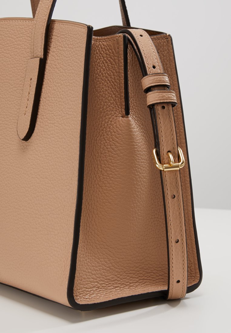 Coach CHARLIE CARRYALL Håndveske beechwood Zalando.no Coach CHARLIE CARRYALL Håndveske sand taupe Zalando.no
