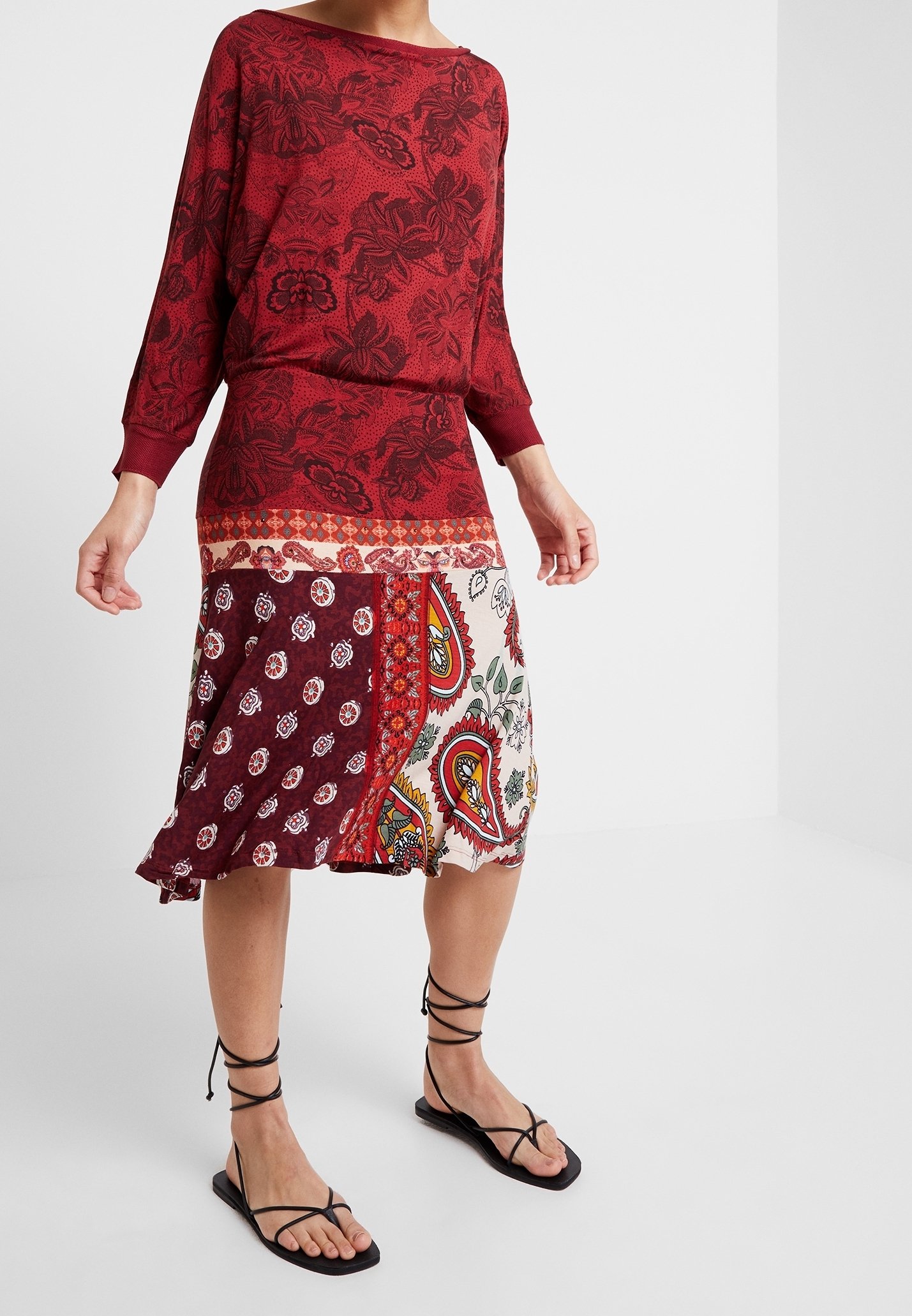 Robe Desigual Taille 38 - Manches 3/4 Bordeaux - Style Casual Fleuri