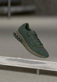 Odabrano, grit green/grit green/army green