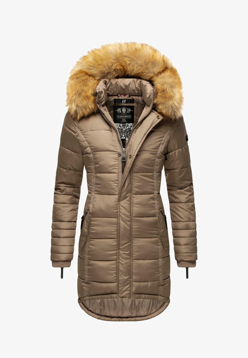 Manteau beige matelassé avec capuche en fausse fourrure amovible. Comprend une fermeture éclair à l'avant, des poches latérales et des poignets côtelés. Texture lisse et conception à mi-mollet.