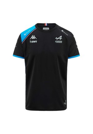 T-shirt nero a maniche corte con dettagli blu sulle spalle e sulle maniche. Presenta loghi e marchi, tessuto leggero con una texture liscia.