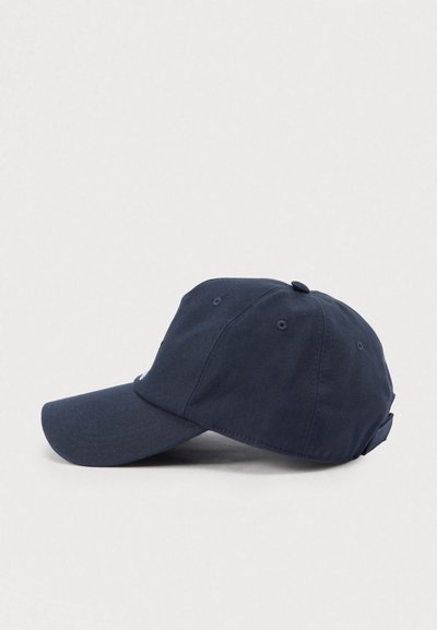Casquette de baseball en coton bleu marine avec une visière courbée, un design à six panneaux et une lanière ajustable à l'arrière. Aucun logo ni motif visible.