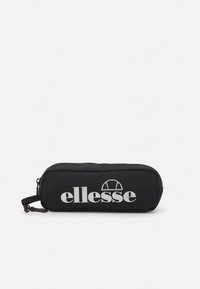Sort penalhus med lynlås, lavet af slidstærkt stof, med et hvidt "ellesse" logo og en afrundet silhuet. Kompakt design.