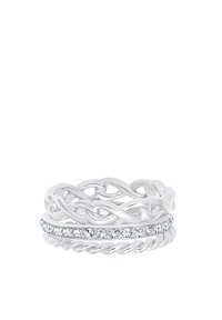 Trois anneaux entrelacés en argent poli, présentant un design tressé et une rangée de pierres étincelantes sur la bande centrale.