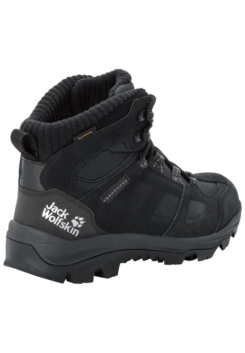 Bottines de randonnée noires en suède et en matériau synthétique. Elles disposent d'un col rembourré, d'une semelle texturée et d'un logo sur le côté.