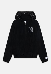 Musta vetoketjullinen huppari, jossa on etuvetoketju, kaksi sivutaskua ja valkoinen "N"-logo rinnassa. Hihassa on Nike-swoosh ja teksturoitu kangas.