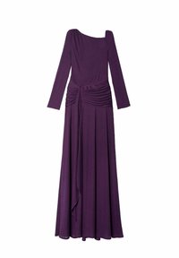 Vestido morado de manga larga con escote asimétrico, cintura fruncida y falda fluida con detalle drapeado en el lado izquierdo.