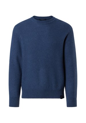Maglione lavorato a maglia blu navy con scollatura tonda, polsini e orlo a coste, e un piccolo logo decorativo sul lato.