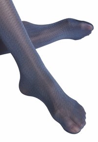 Ciemnoniebieskie rajstopy o fakturze w jodełkę, wykonane z przezroczystego materiału, charakteryzujące się gładkim, matowym wykończeniem oraz miękką strefą palców.