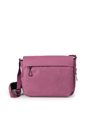 Borsa a tracolla viola con tracolla regolabile, tasca frontale con cerniera e linguetta di tiraggio, e logo "a/u" in rilievo sul pannello frontale.