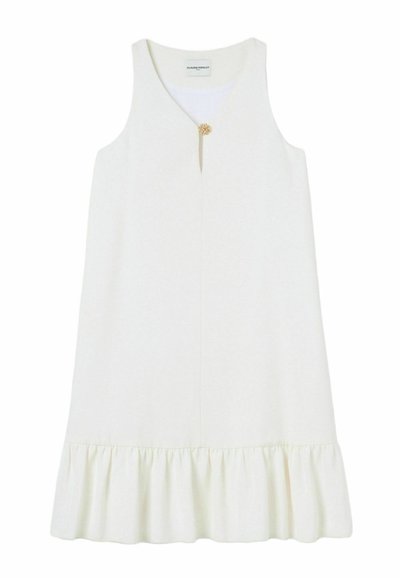 Vestido blanco sin mangas con un dobladillo con volantes, que presenta un acento con un botón dorado central. Hecho de una tela suave, con un diseño simple y limpio.