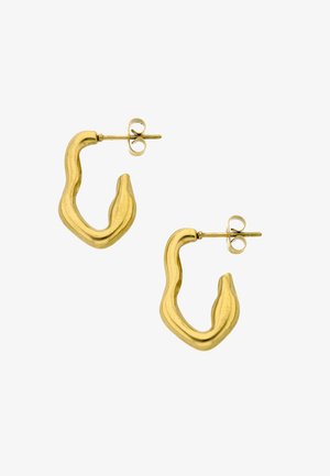Oorbellen met onregelmatige golvende hoepels in goudkleur, voorzien van stekers en vlinderklemmen, geplaatst tegen een witte achtergrond.