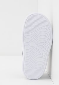 Puma COURTFLEX UNISEX - Sneakers basse - peacoat/high risk red