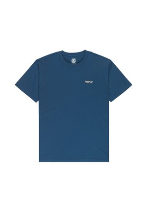 T-shirt blu navy in morbido cotone, con scollo rotondo e maniche corte. Piccolo logo bianco sulla parte sinistra del petto.