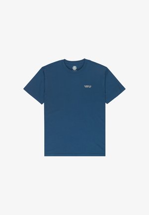 T-shirt blu navy in morbido cotone, con scollo rotondo e maniche corte. Piccolo logo bianco sulla parte sinistra del petto.