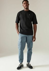 Next STRETCH UTILITY REGULAR TAPERED - Cargo hlače - mid blue grey
