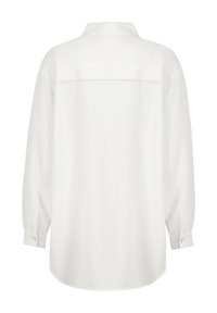 Weißes Hemd mit durchgehender Knopfleiste, weiter Kragenform, langen Ärmeln und Knopfmanschetten. Verfügt über eine glatte Textur und ein legeres Design.