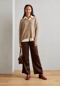Mos Mosh THORA V-NECK - Strickpullover - roasted cashew