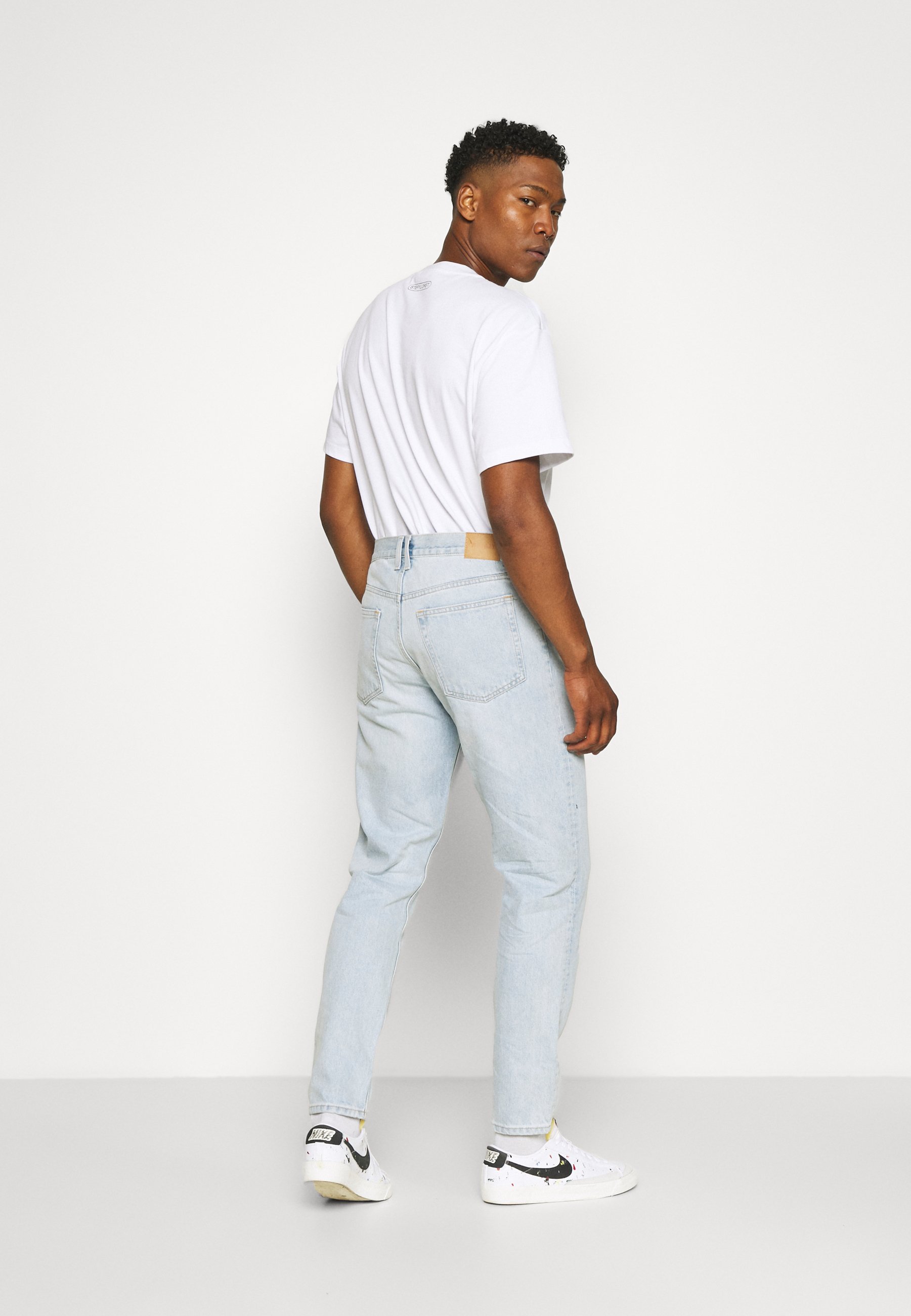 Weekday BARREL - Jeans Tapered Fit 